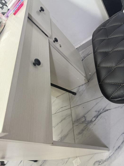 Маникюрный стол