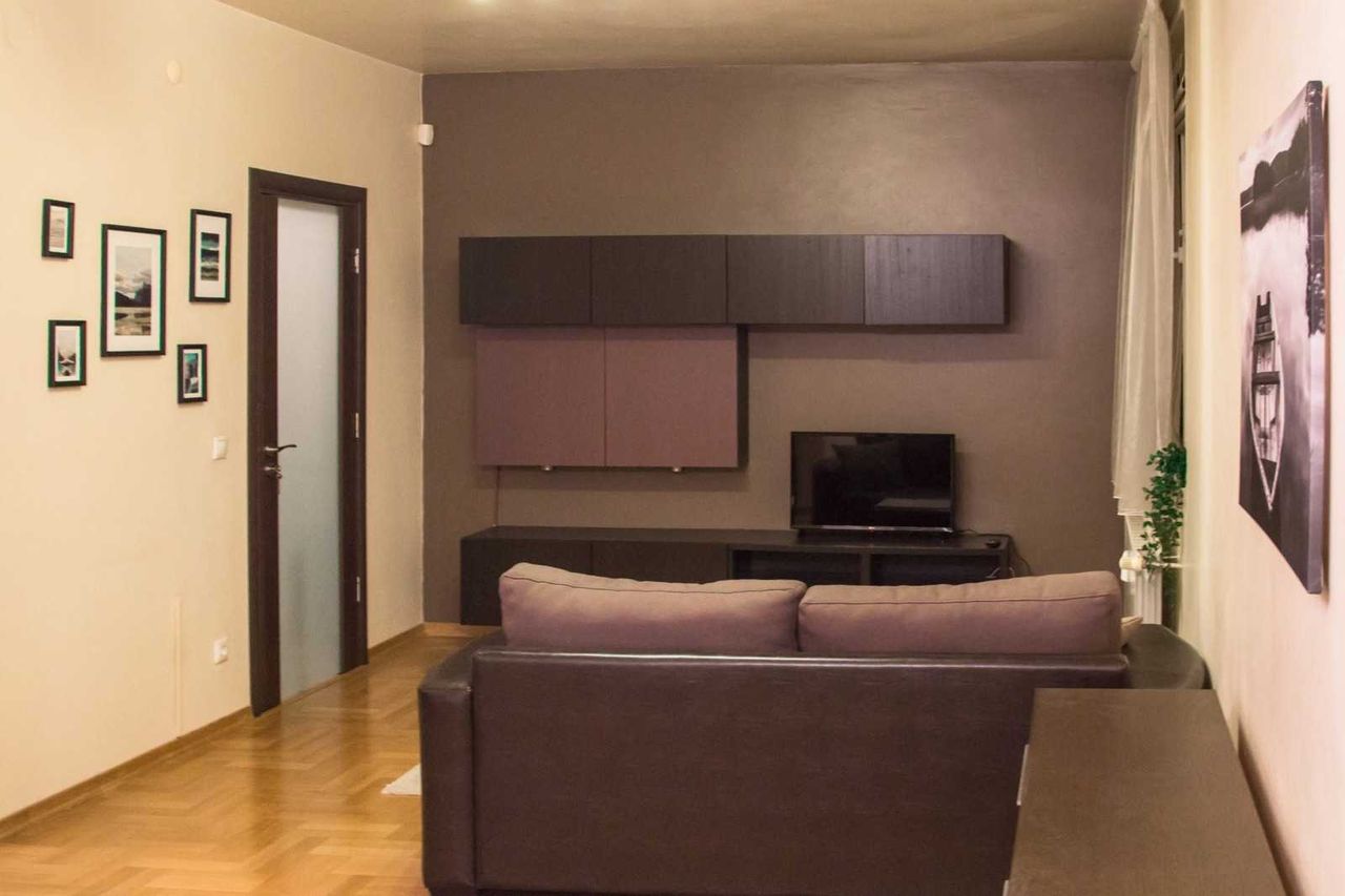 Дава се под наем Двустаен апартамент в София, Лозенец - 65 кв.м за 750 € - Снимка #2