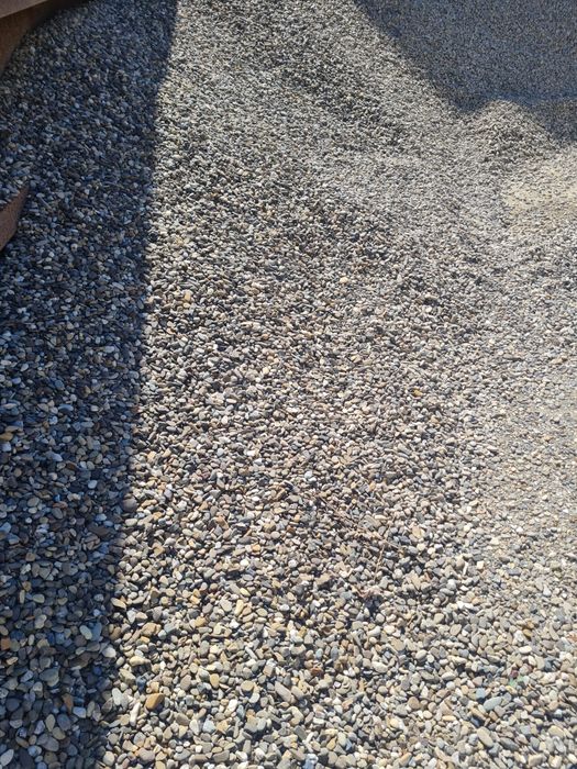 Vând nisip 0-4 sac de 25 kg sau  la mc, sorturi 4-8, 8-16  16- 3