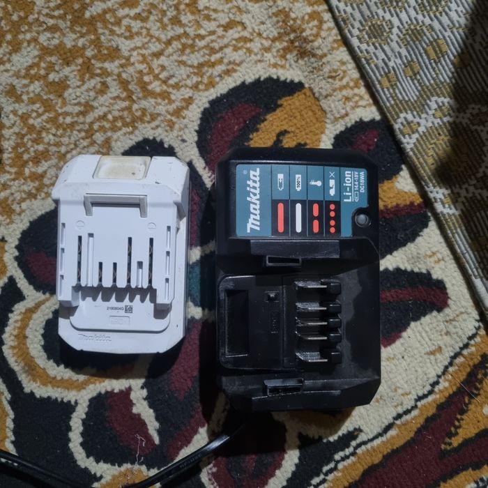 Макита шуруповерт зарядчик ва батареяси