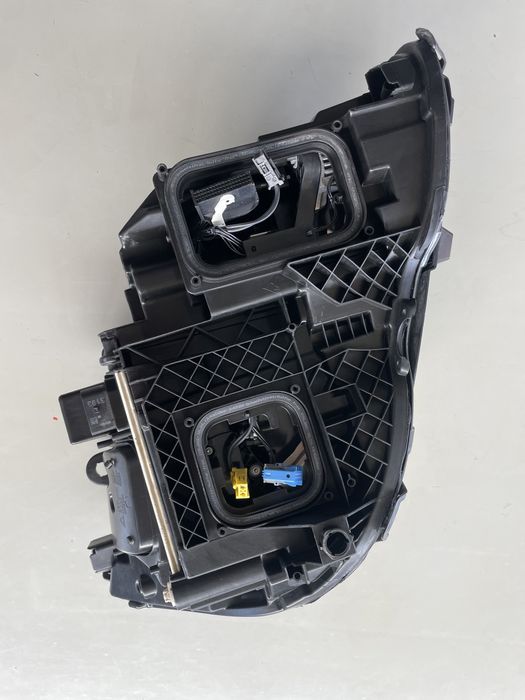 Ляв фар за Мерцедес/Mercedes/Е212фейс/feis/eklasse/2017гLEDINTELLIGENT