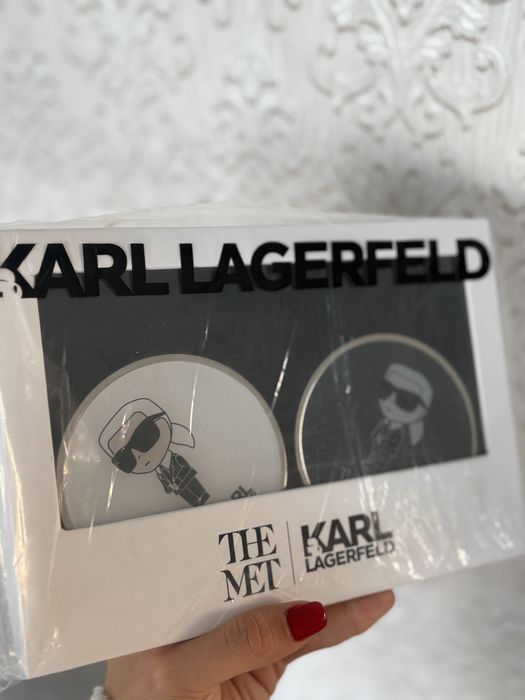Лимитиран комплект подложки за чаши Karl Lagerfeld x The Met (4 броя)