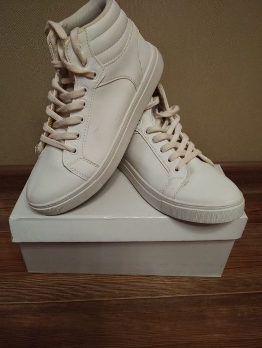 Продам обувь на девочку