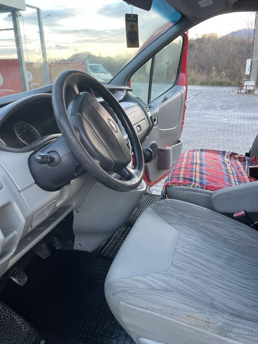 Nissan Primsatr 2011 8+1