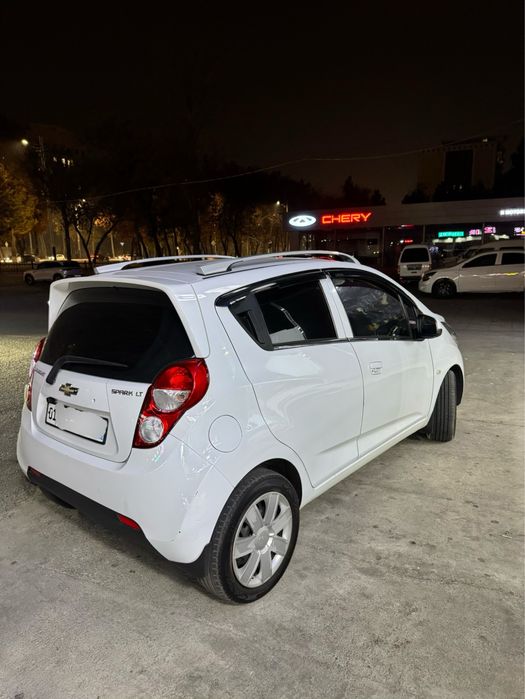 Spark sotiladi 2015 yil oq