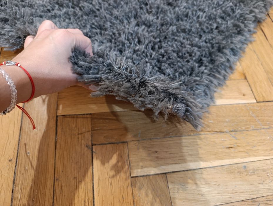 Графитено сив килим