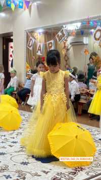 продается красивое желтое платье
