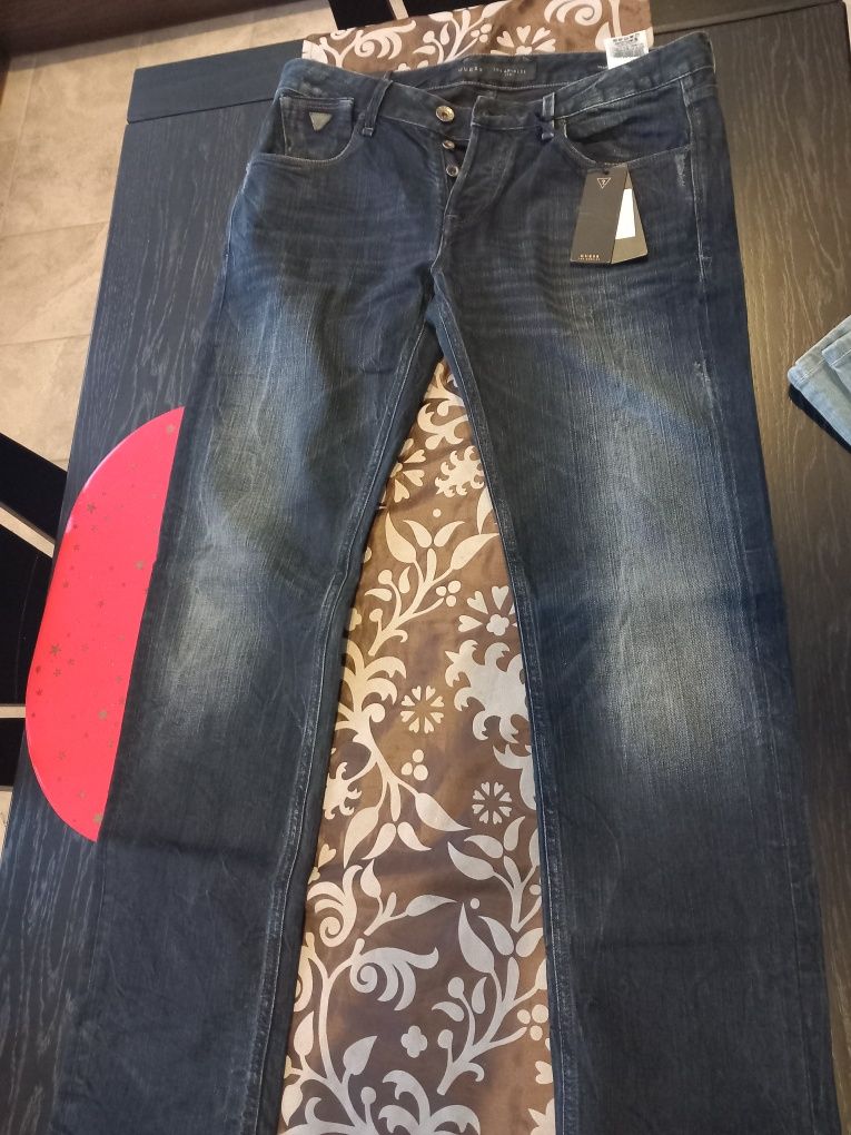 Дънки Guess  120лева нови