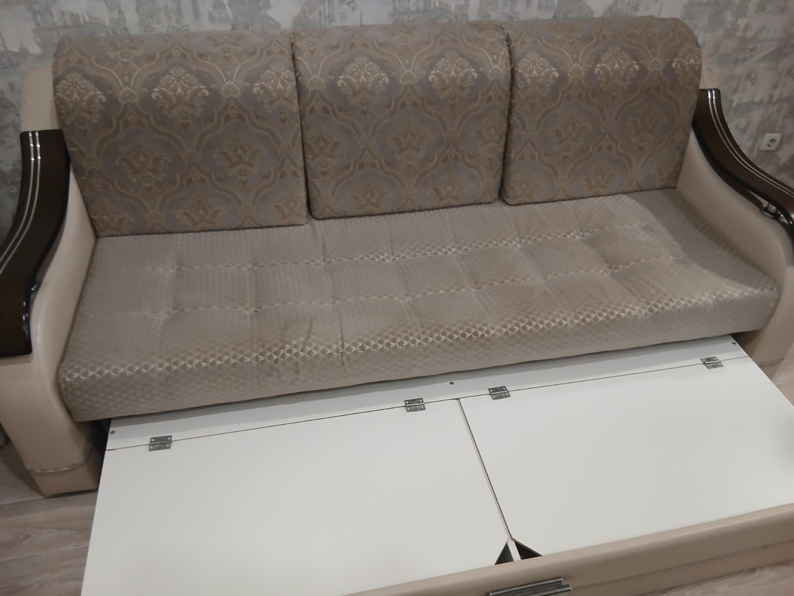 Продам шкафы и раскладной диван ,Есть доставка