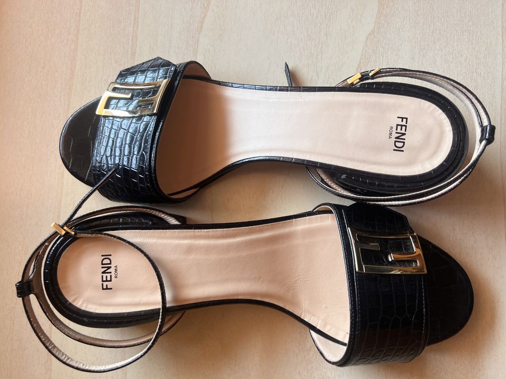 Обувки Fendi