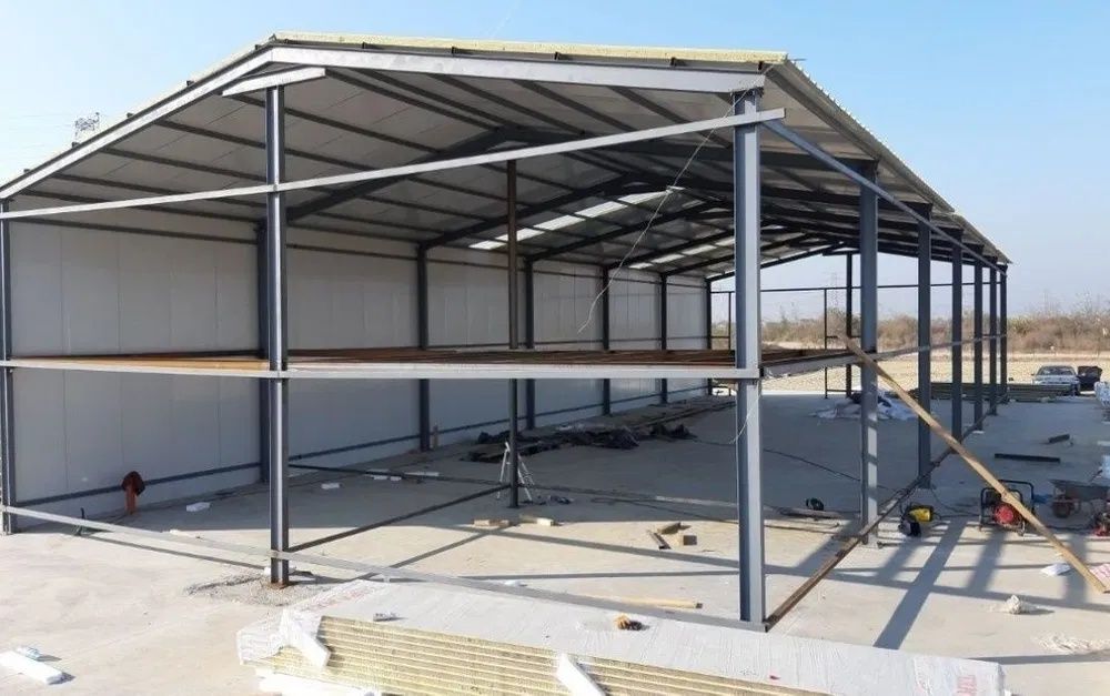 Vand  hala metalică cu structura metalică din panou izolat 10x30