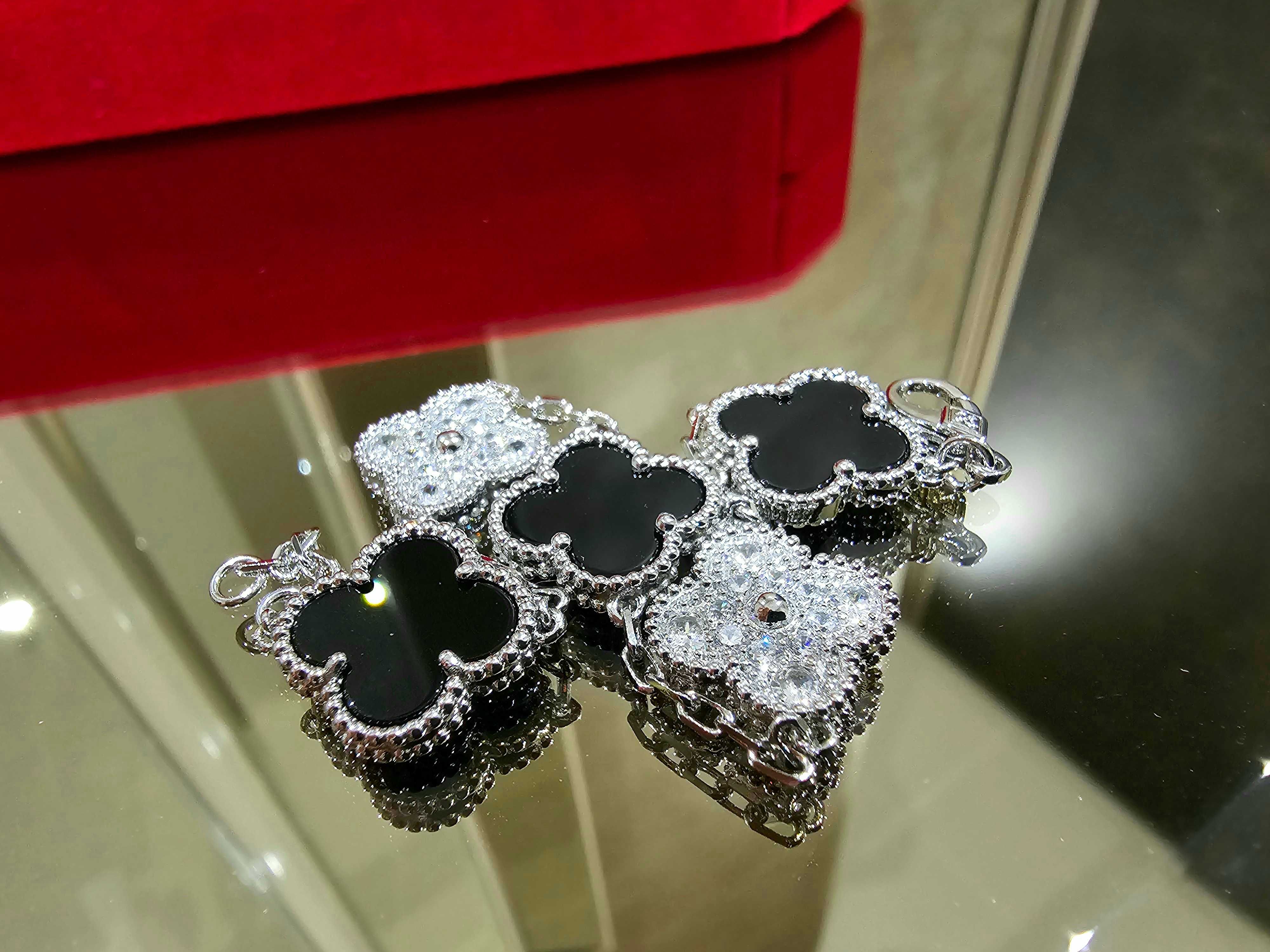 Van Cleef & Arpels VCA Silver Diamond Onyx 5 Alhambra Дамска Гривна