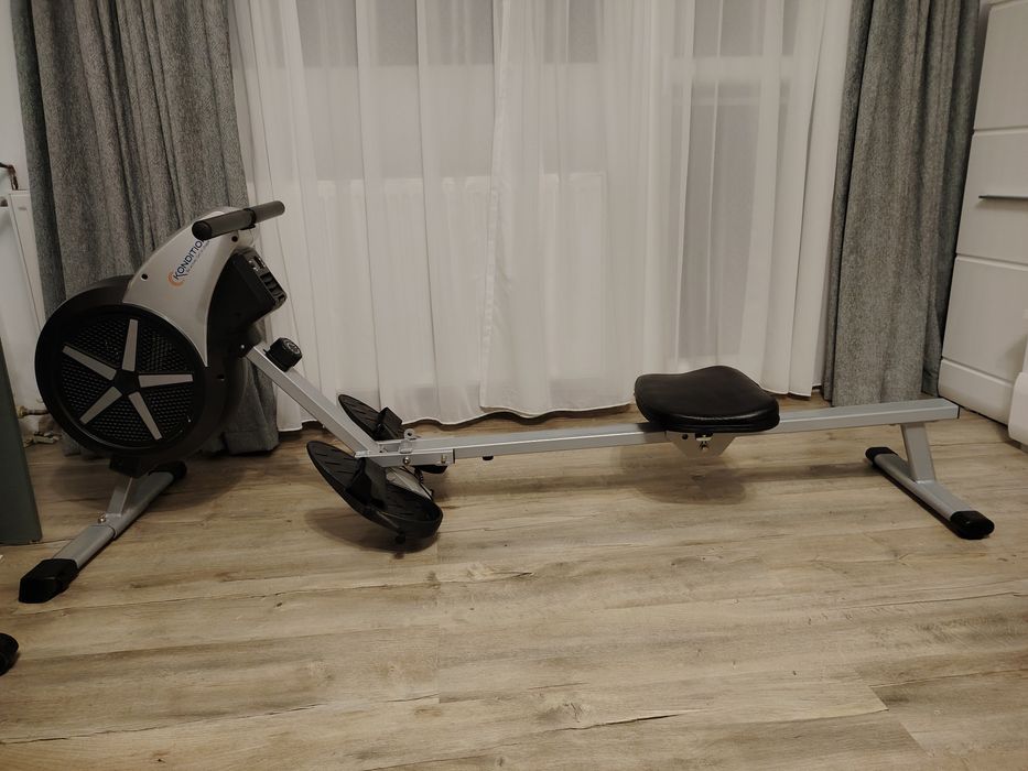 Aparat de vâslit potrivit pentru antrenamente de nivel începător și me