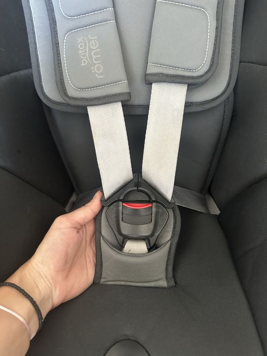 Britax Romer Dualfix i-Size M стол за кола + подложка подарък