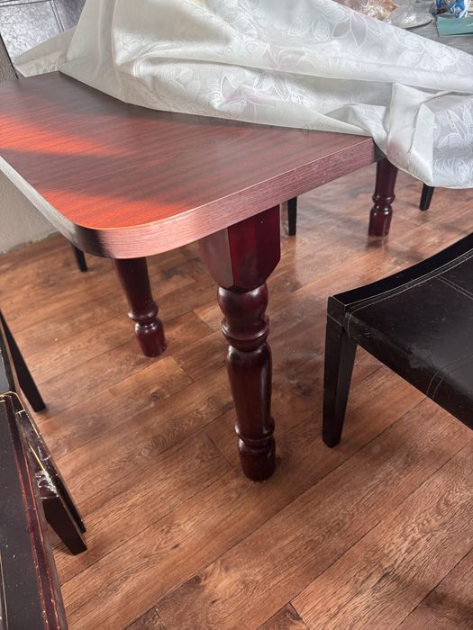 Продам стол и 6 стульев