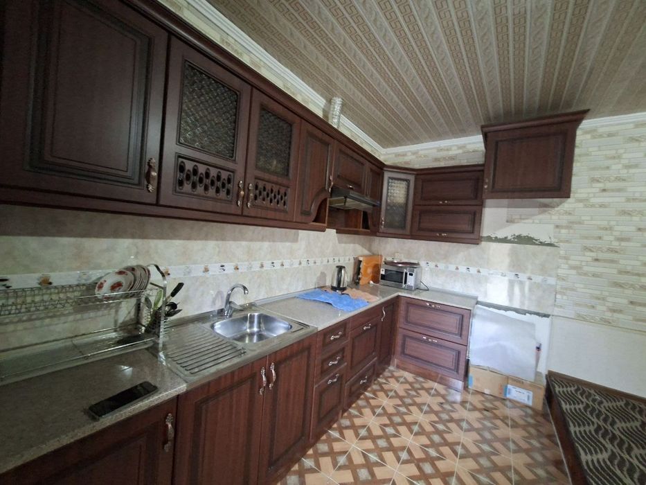 Hovli sotiladi 8 sotok