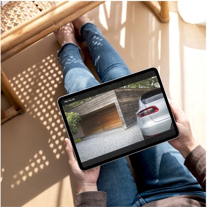 Montez camere de supraveghere exterior/interior, care pot fi accesate