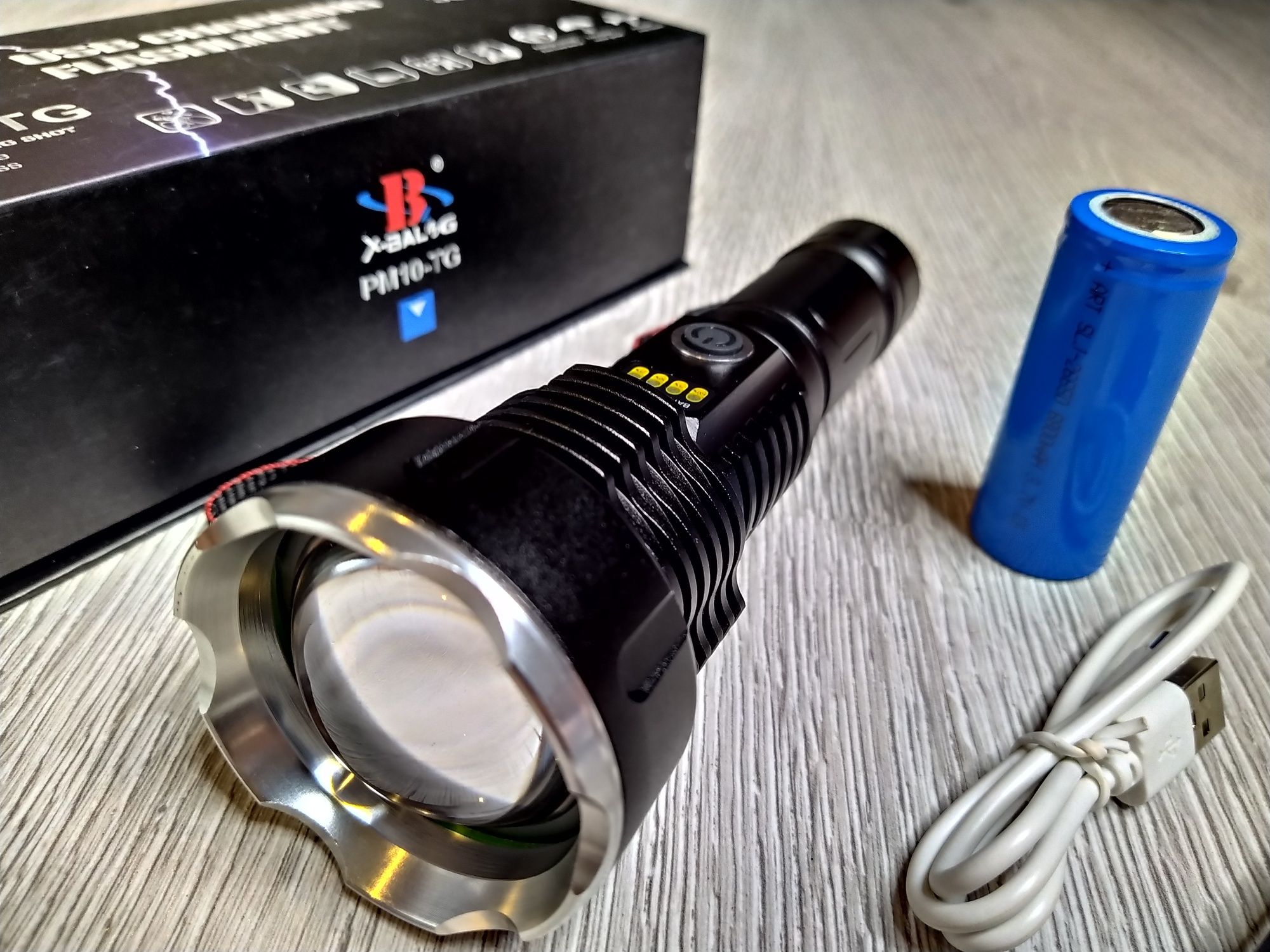 Lanterna cu LED LASER ALB PM20 ULS SI ZOOM, cu Rază Lungă 1300 METRI!