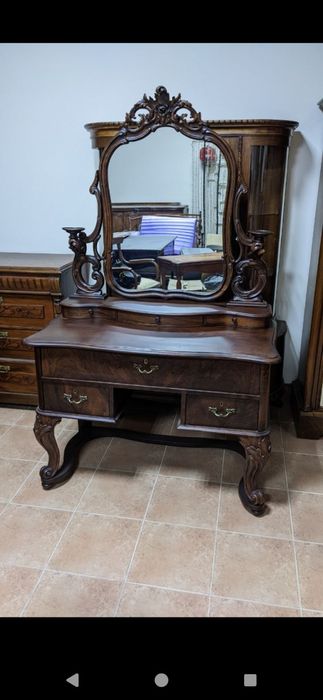 Румынский дубовый  книжный шкаф - витрина.