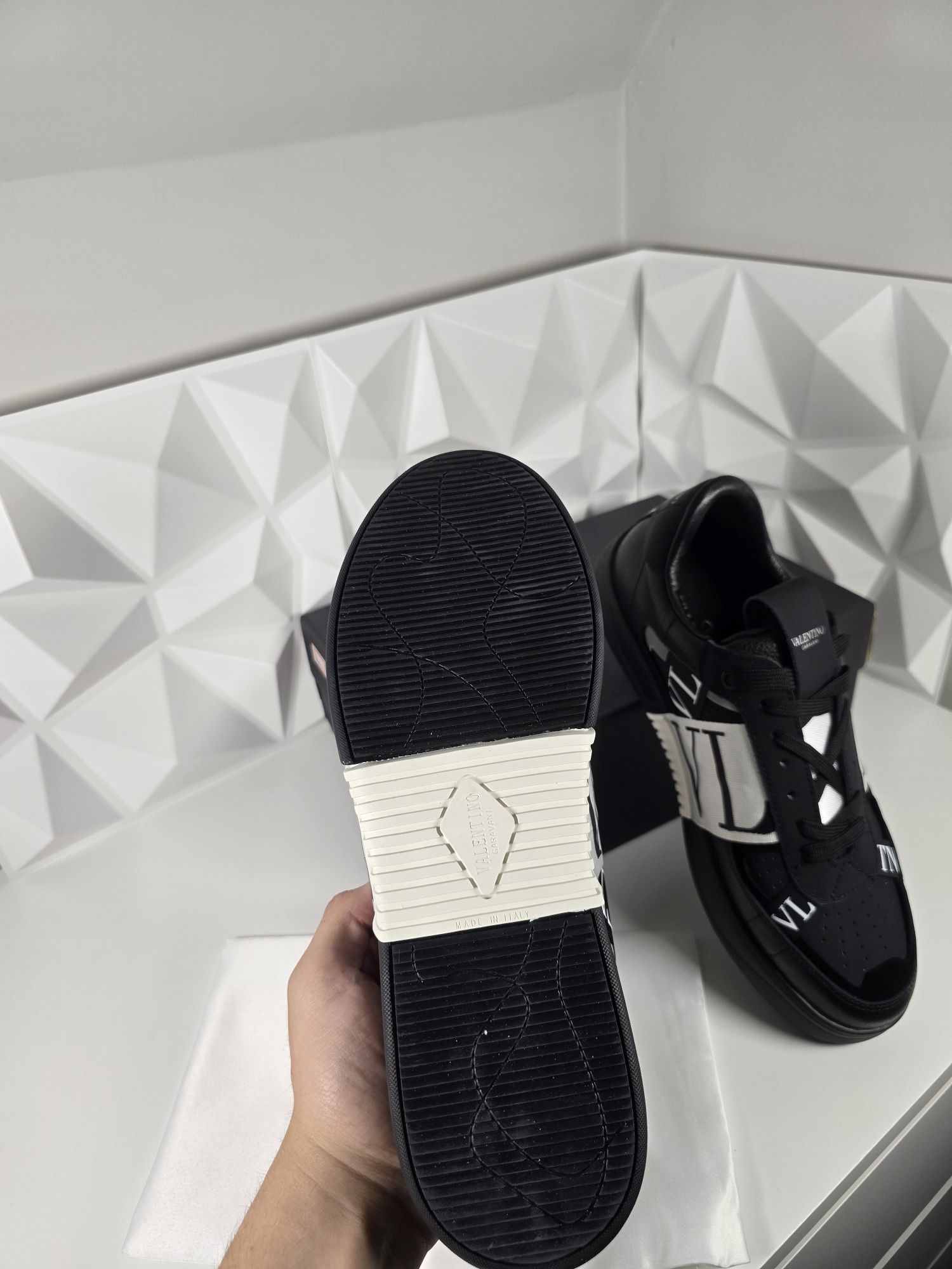 Мъжки обувки Valentino