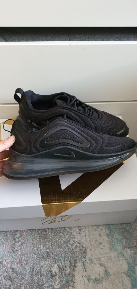 Nike Air Max 720 black