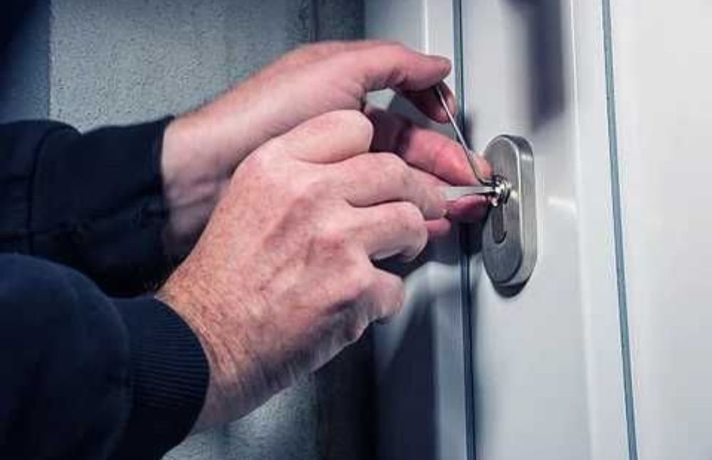 Вскрытие замков. Вскрытие квартиры. Замена замка. Установка замков.