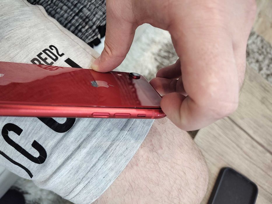 Продава се iPhone XR 64GB