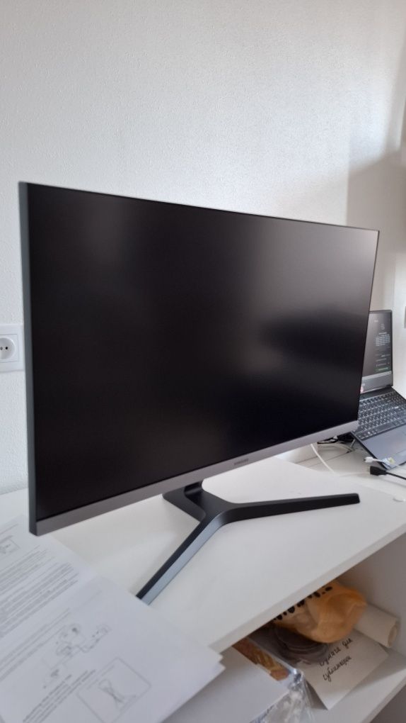 Монитор 28"  Samsung
