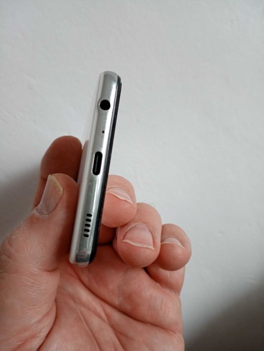 Телефон Xiaomi Redmi 9 и Samsung Galaxy A52 5G