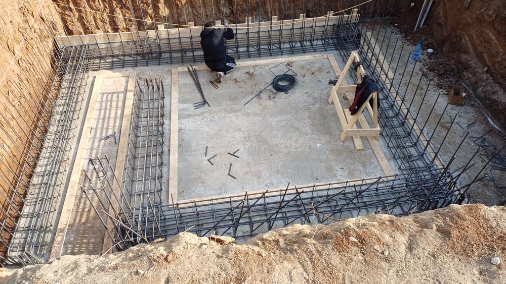 Costrucții case la rosu și la cheie