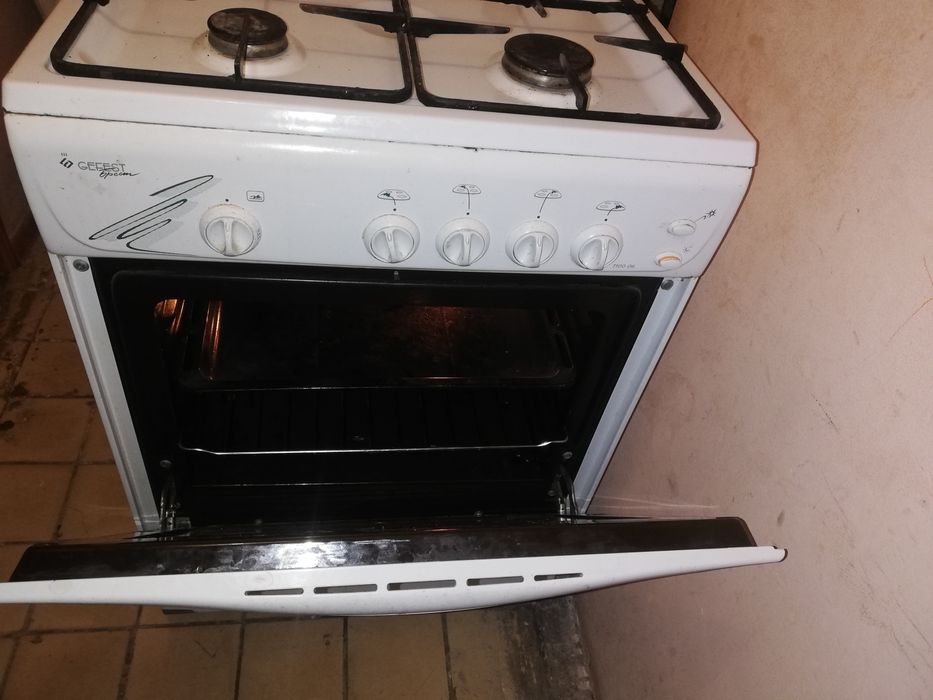 . Плита 60х60 электроподжигом в хорошем . Сост.