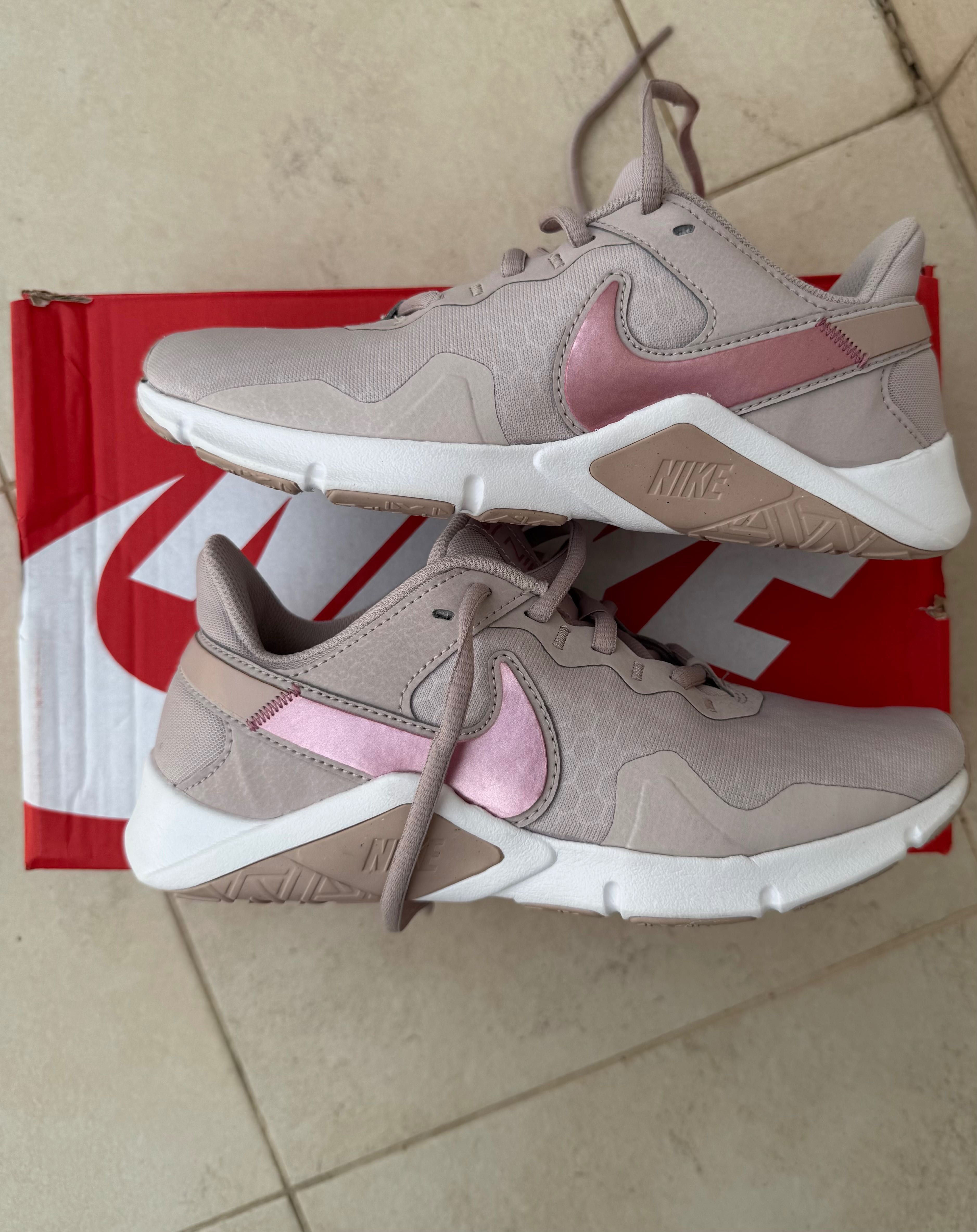 Nike обувки Legend Essental