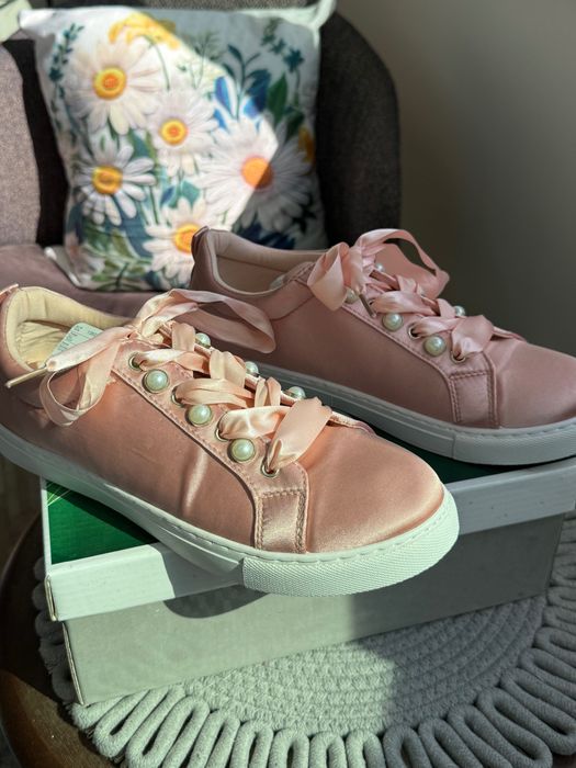 Нови Обувки различни модели и размери