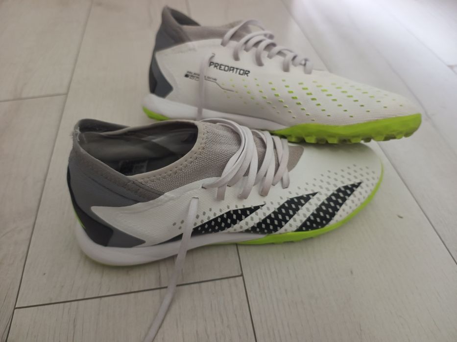Adidaşi de fotbal