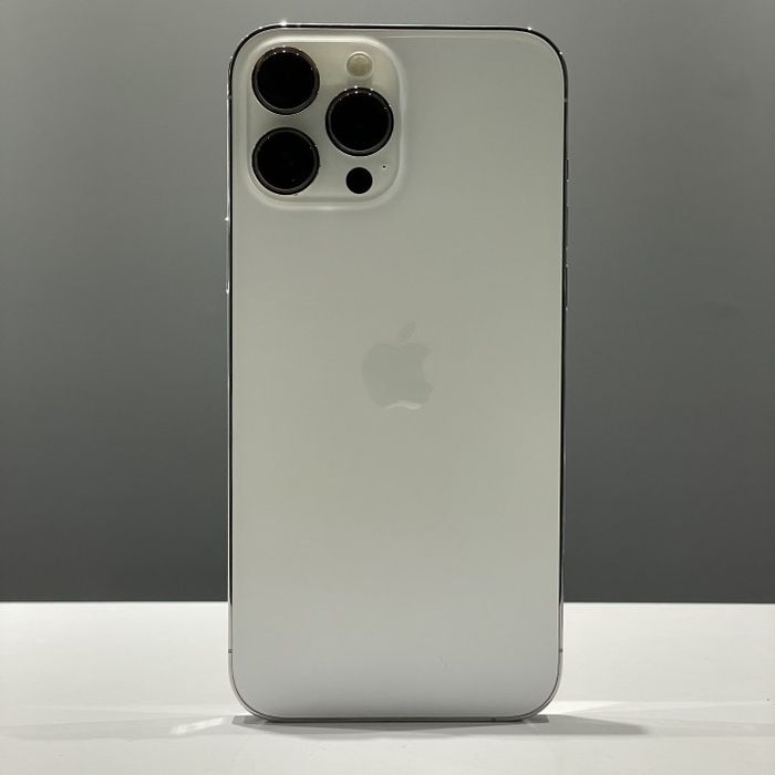 Iphone 13 pro max ochilmagan  holati orta