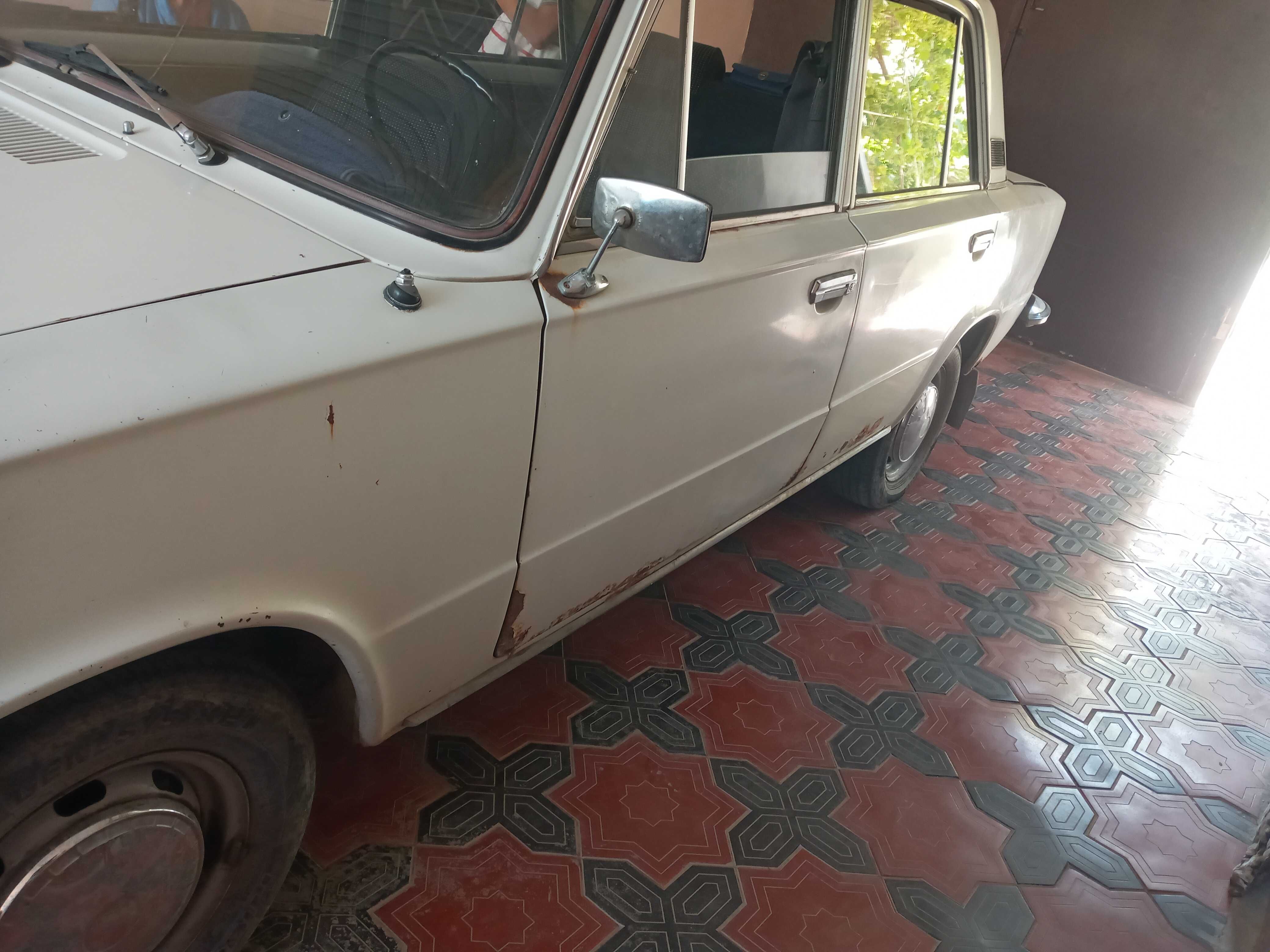 VAZ 21011 Jiguli Rodnoy kraska metan hujjat