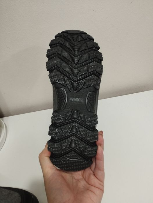 Продавам чисто нови момчешки боти.
Поръчани са онлайн, но за съжаление