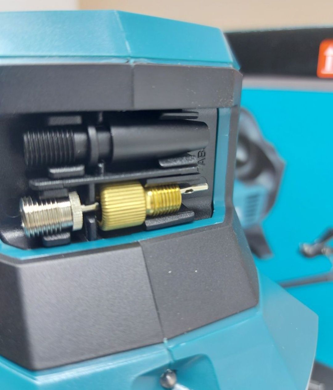 Компресор за помпане на гуми акумулаторен Makita DMP181Z