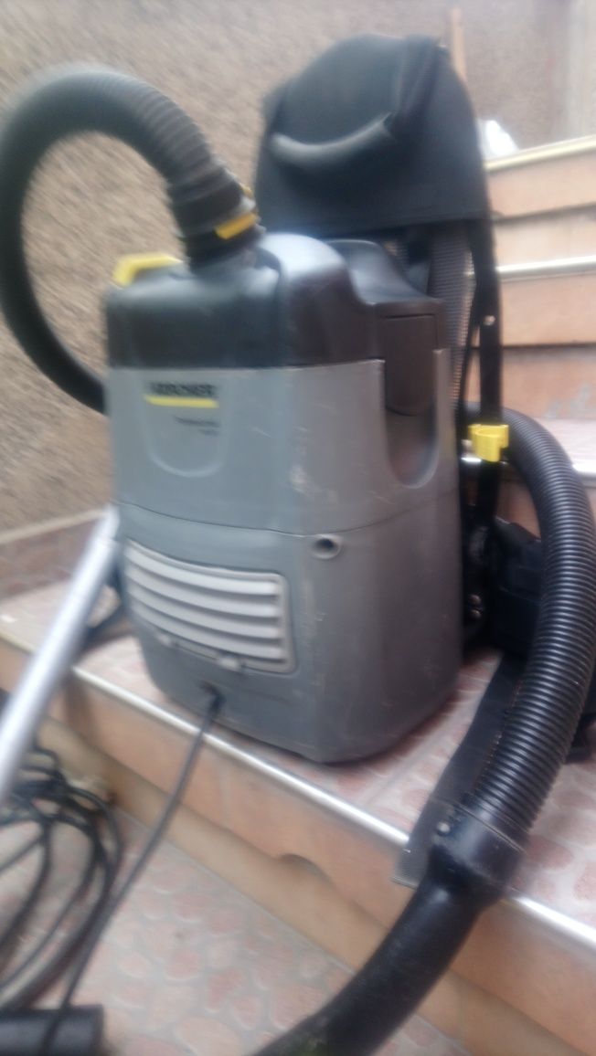 Прахосмукачка Karcher BV5/1 Profesional на Гръб