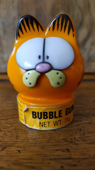 Продавам 2бр Гарфилд, кутийки от дъвки.