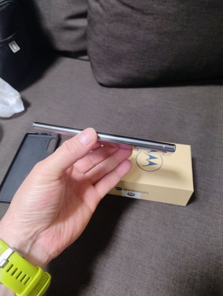 Продавам Samsung note 10