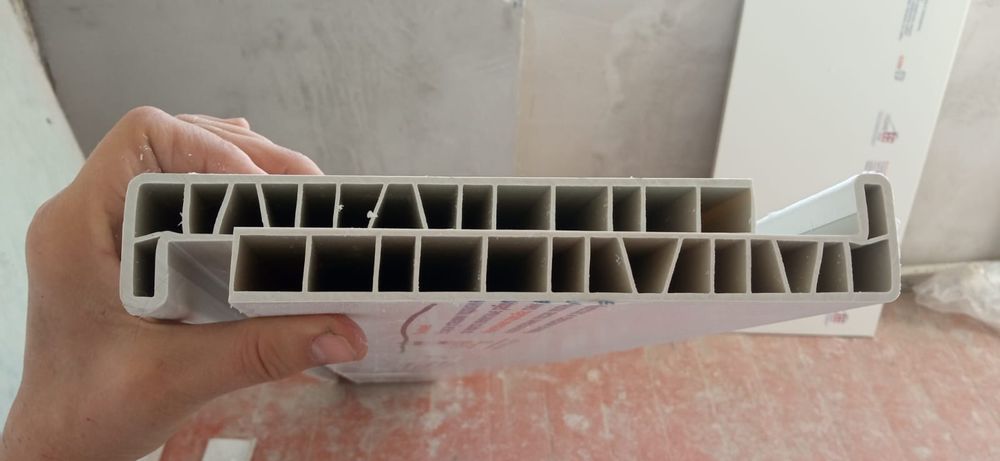 2 подоконника по длина 185 см. ширина 20 см. пластик усиле