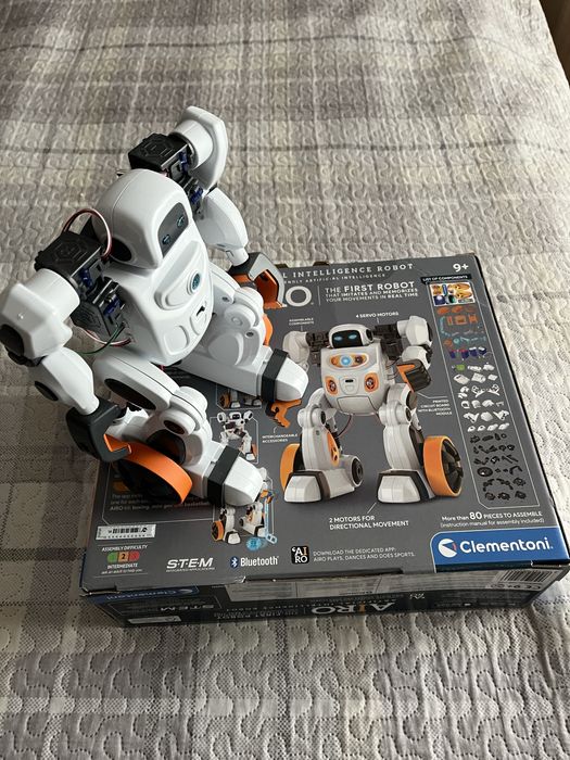 Robot interactiv AIRO inteligenta artificiala