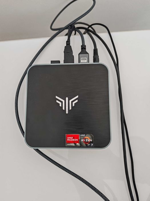 Pc NiPoGi AM02 AMD Ryzen 7 5700U 16GB DDR4 cu display portabil