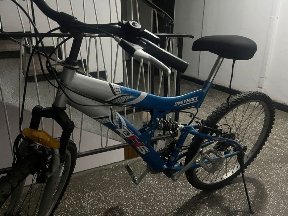 Vând bicicleta  dhs cu suspensie cadru și roata față