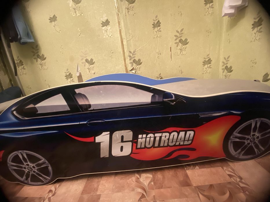 Продам новый детский кровать машинка