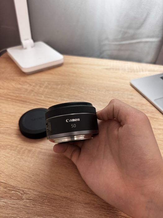 Canon rf 50 mm f1.8 като нов