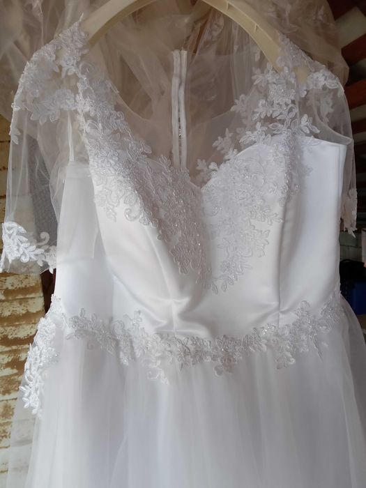 Vând rochie de mireasă .