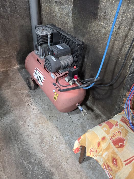 Compresor 2,2 kw butelie 100 L.