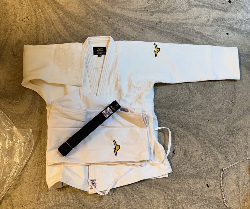 Оригинал кимоно для дзюдоистов
